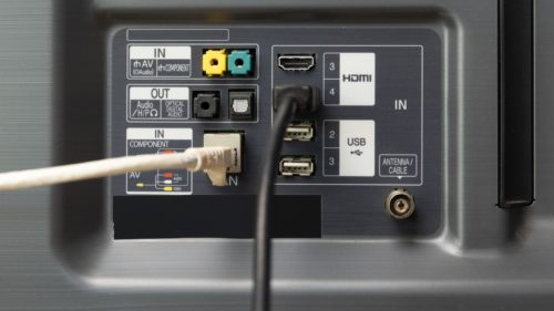 5 Things You Should Never Plug Into Your TV’s USB Ports (And Why)