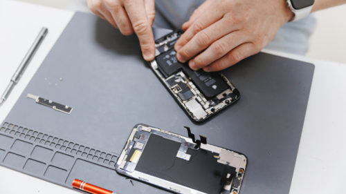 A Man Bought Two Refurbished iPhones From Temu – Here’s What He Found When He Opened Them