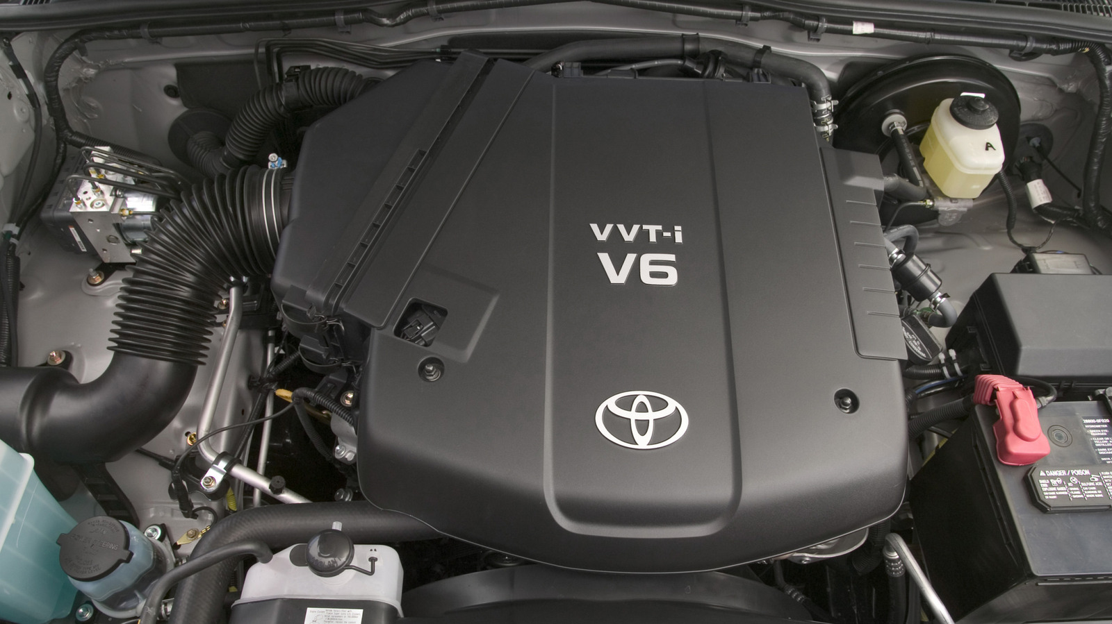 Toyota Is Quietly Moving Away From The V6 Engine (And That’s Not Surprising)