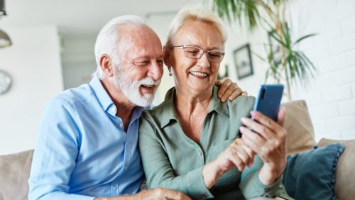 These Are Some Of The Easiest Smartphones For Seniors To Learn How To Use (According To Users)