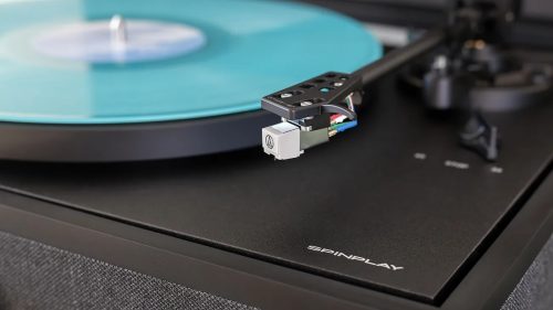 This Beautiful Turntable Has a Unique Design That Makes Listening to Vinyl Easy