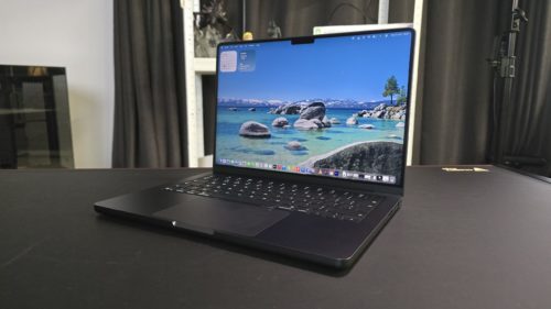 The latest macOS dev beta can turn your MacBook screen into a workable ring light