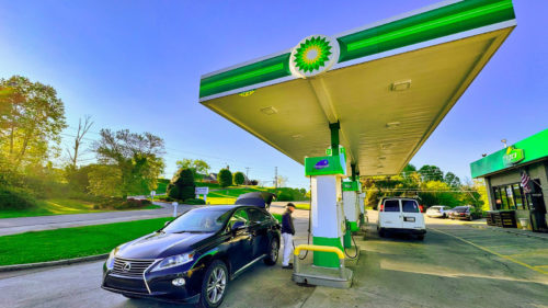 5 Gas Station Etiquette Rules Every Driver Should Know
