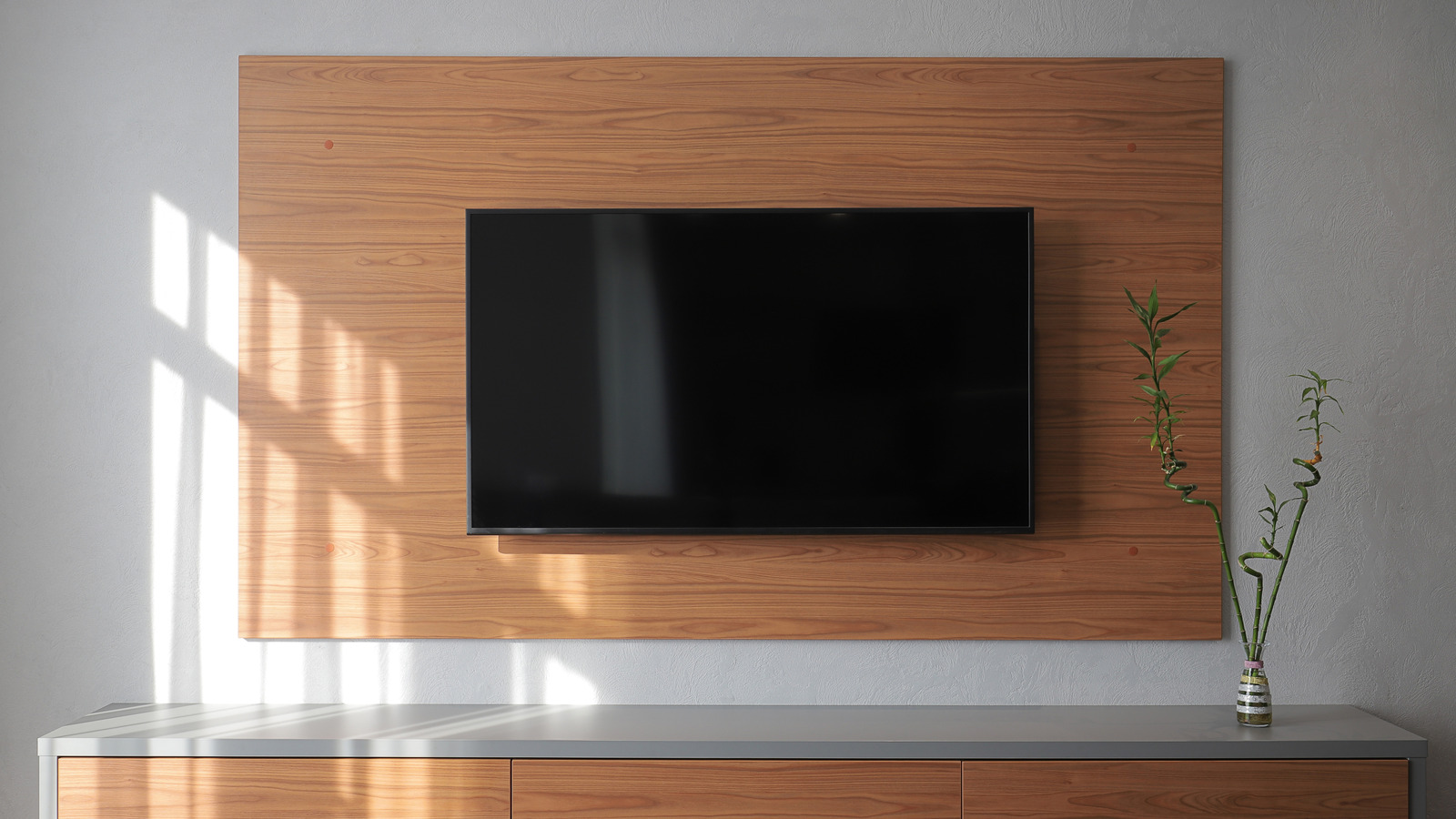 You Don’t Need A New Monitor, Your Old TV Can Do The Job Just Fine