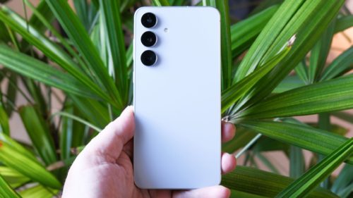 The Galaxy S25 FE has all the looks of the Galaxy S25 Plus, but none of the snap