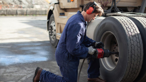 Changing A Semi-Truck Tire Is A Lot Harder Than You’d Think