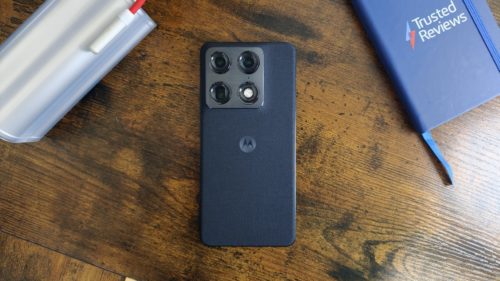 Motorola Signature Review: An Edge in Signature clothing