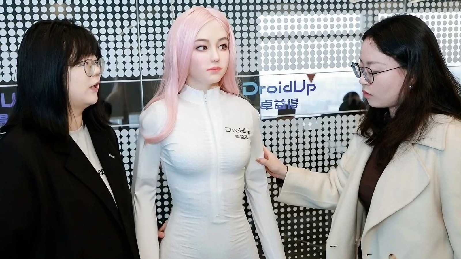 ‘Biomimetic AI Robot’ Debuts In China (And It’s As Creepy As It Sounds)