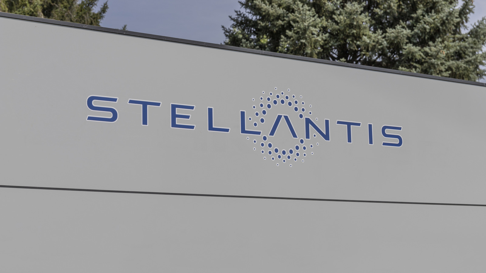 ‘Do Not Drive’: Stellantis Issues Urgent Warning For Over 200K Cars