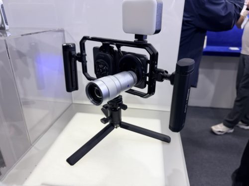 Vivo X300 Ultra is the first to feature 3° optical image stabilization and a large sensor Long-Focus Lens