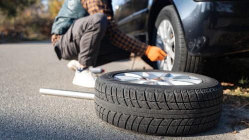 This Is One Of The Worst Locations To Change A Tire – And Here’s Why