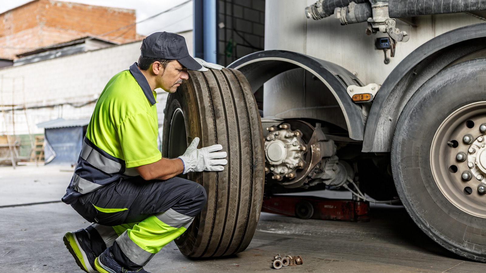 You Don’t Need Fire Or An Expensive Machine To Mount A Tire On A Wheel