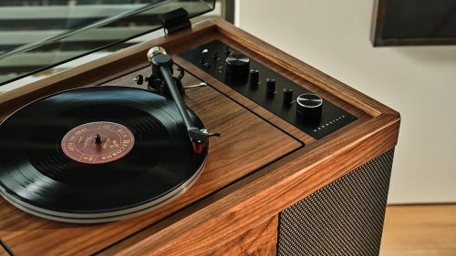 An Elite Audiophile Brand Just Dropped a Stunning Vinyl Hi-Fi System for Sonos Fans