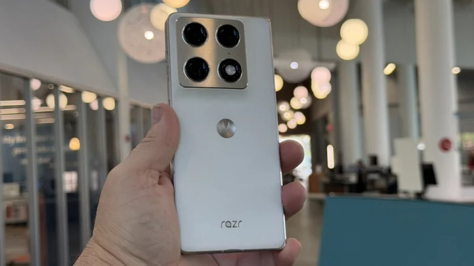5 Of The Highest-Rated Motorola Razr Fold Alternatives You Can Buy