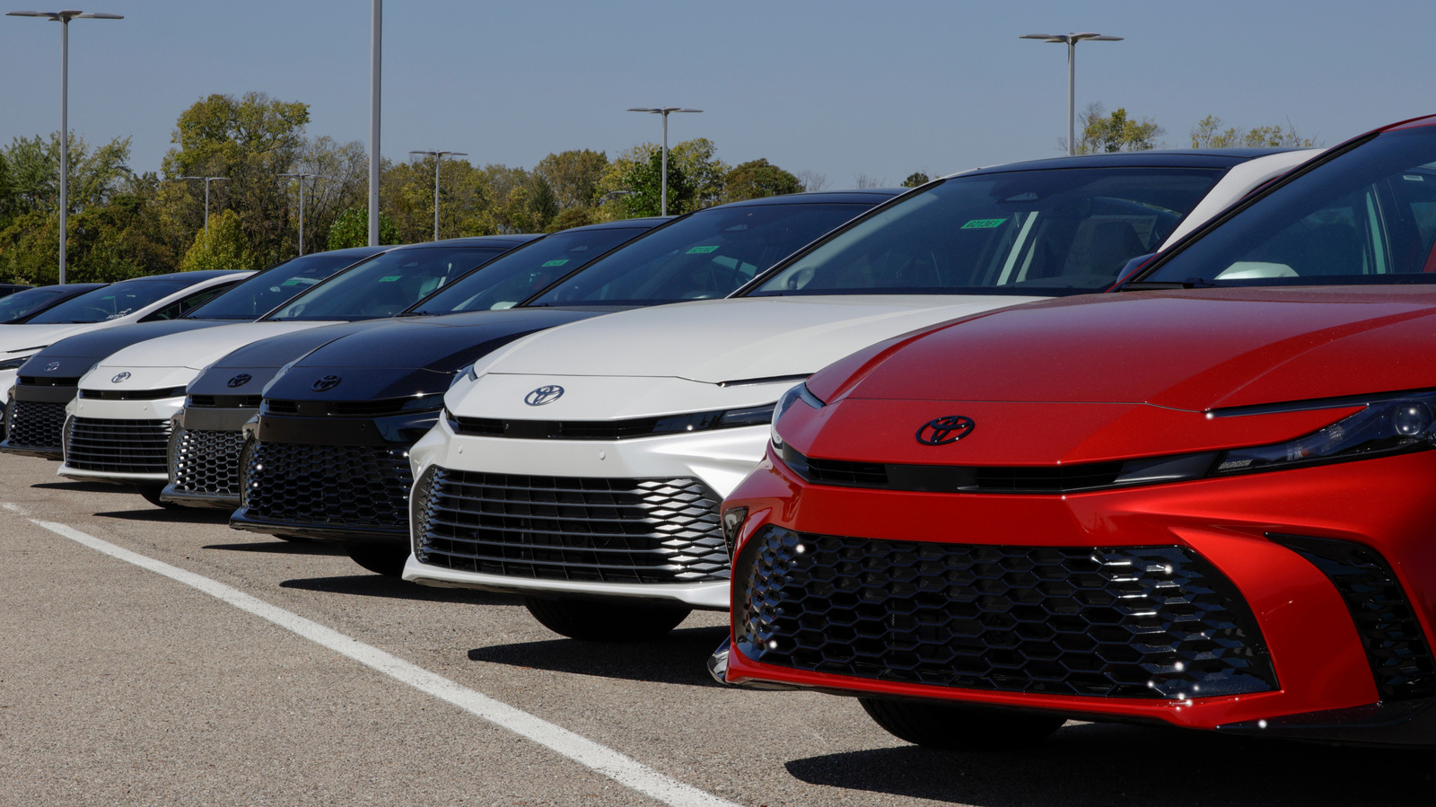What OEM Tires Does The Toyota Camry Typically Come With?