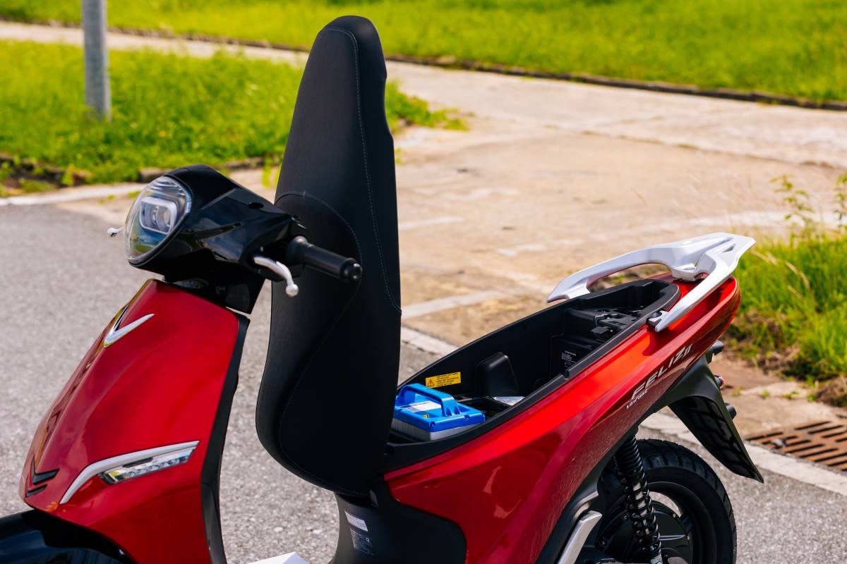 VinFast’s battery dilemma: Why buying the batteries outright may be the smarter choice—for now.