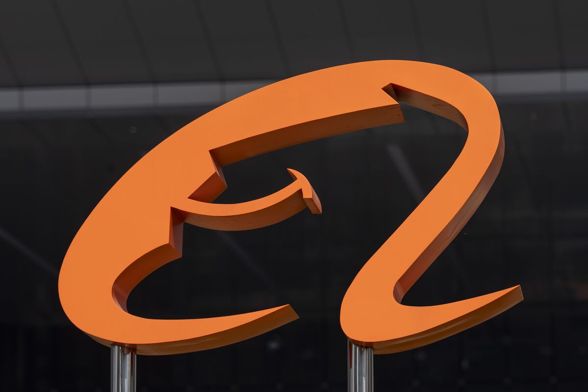 Alibaba Drops After Anthropic Accuses Firm of Accessing AI Model