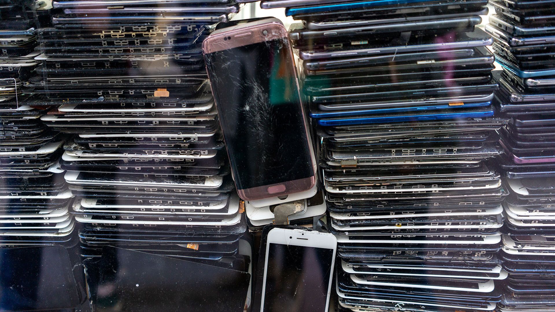 Researchers recycle old phones and cluster them into ‘computing platforms’ that operate as a low-cost data center — says processors on modern smartphones deliver higher single-core performance than co