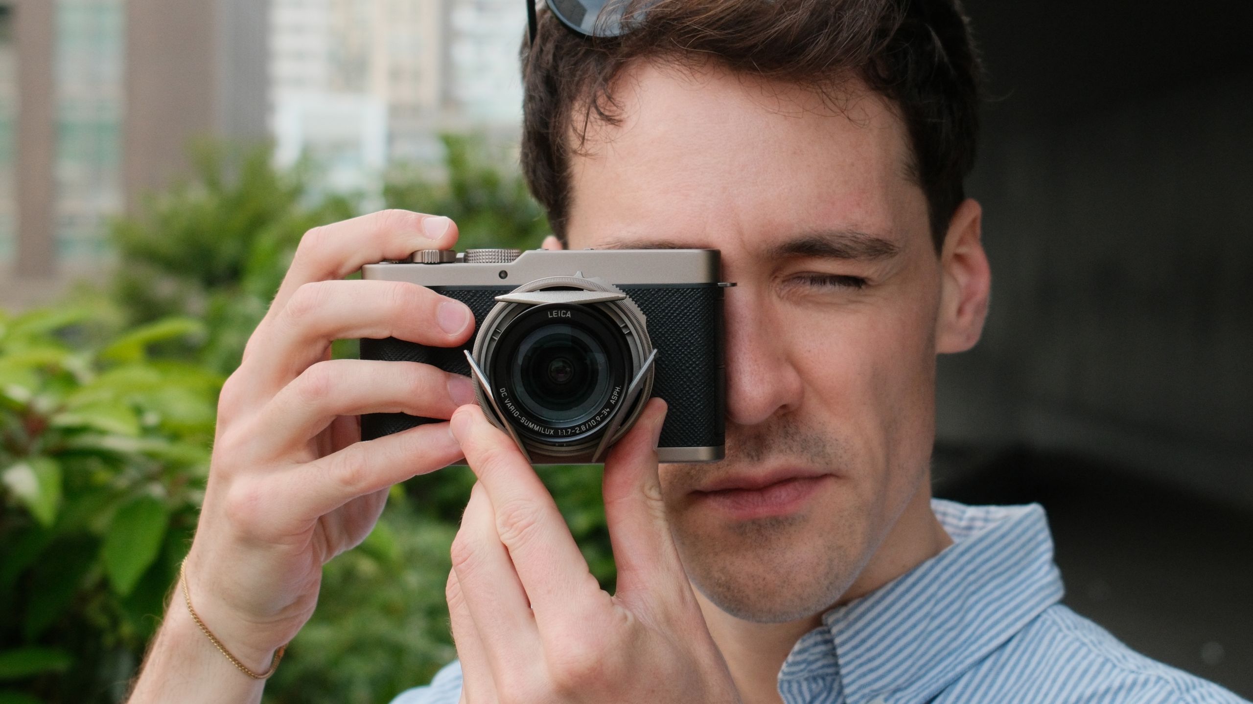 This new compact camera with zoom is so popular that orders have been suspended in Japan