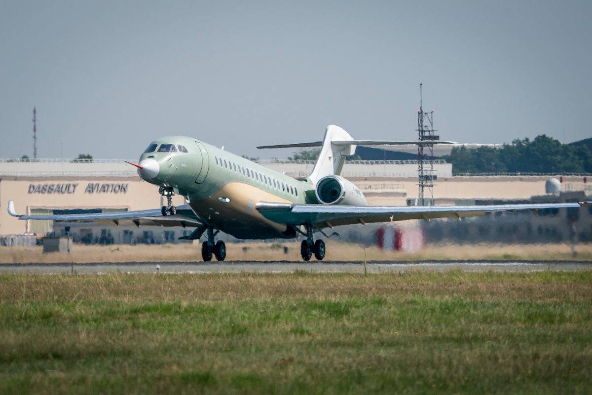 Dassault’s new Falcon 10X jet completes maiden flight – AeroTime