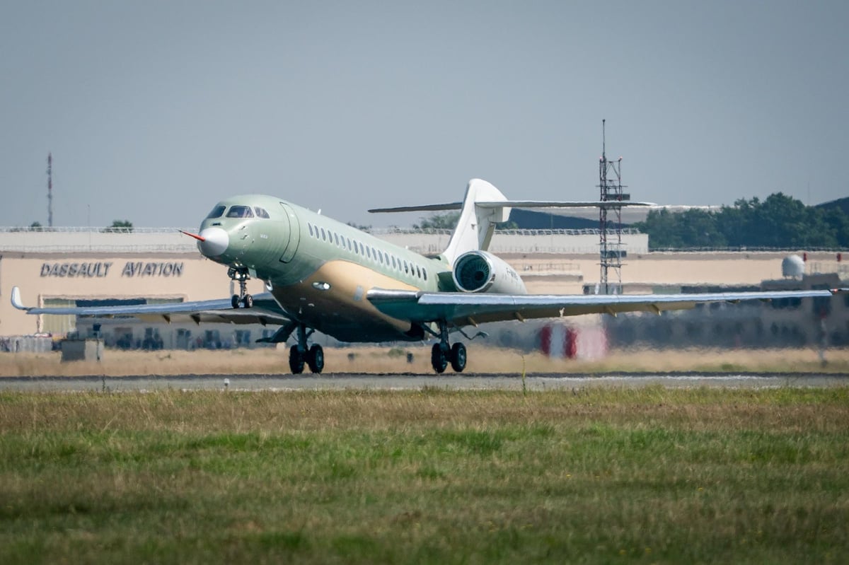 Dassault Falcon 10X Business Jet Makes First Test Flight | AIN