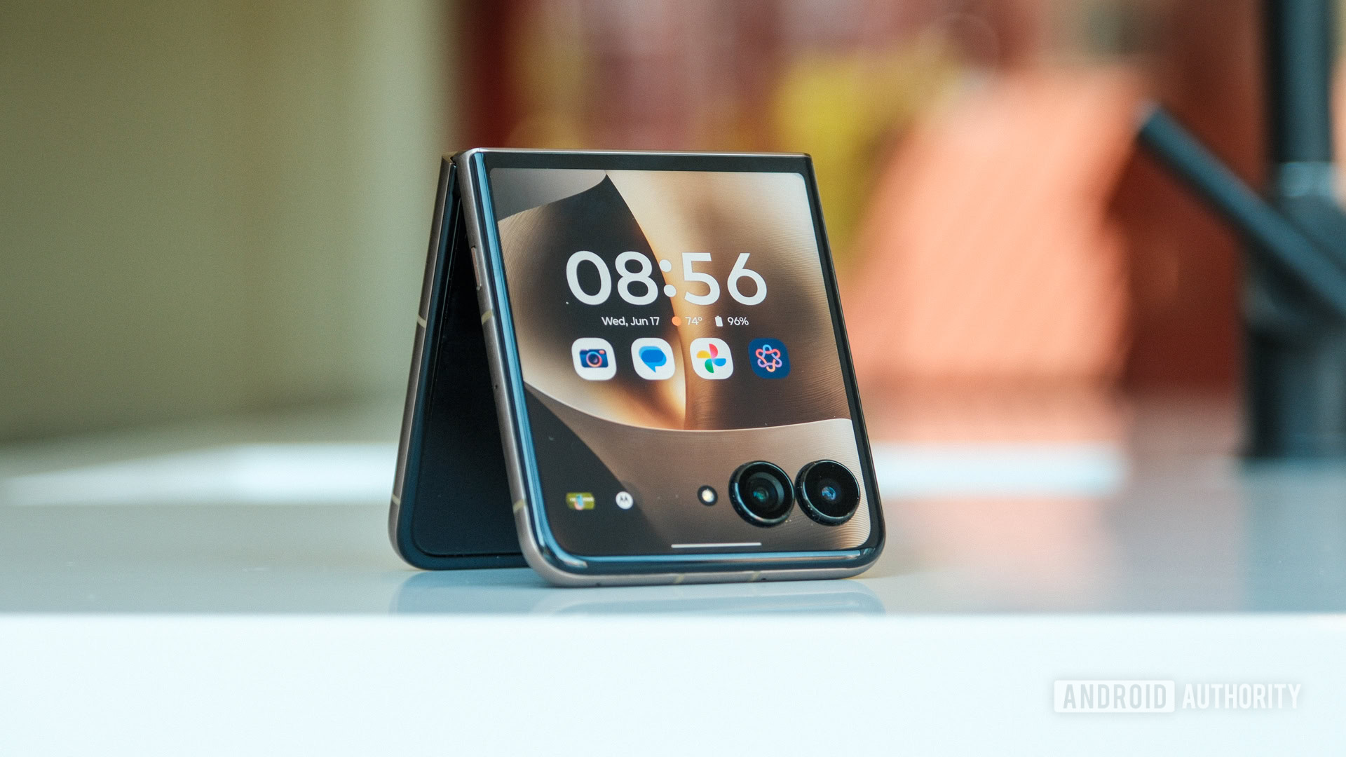 I love the Motorola Razr Ultra (2026), but I’m not sure you should buy it