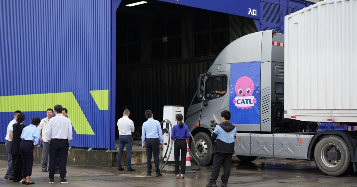 Octopus and CATL unveil a giant EV truck battery-swapping network