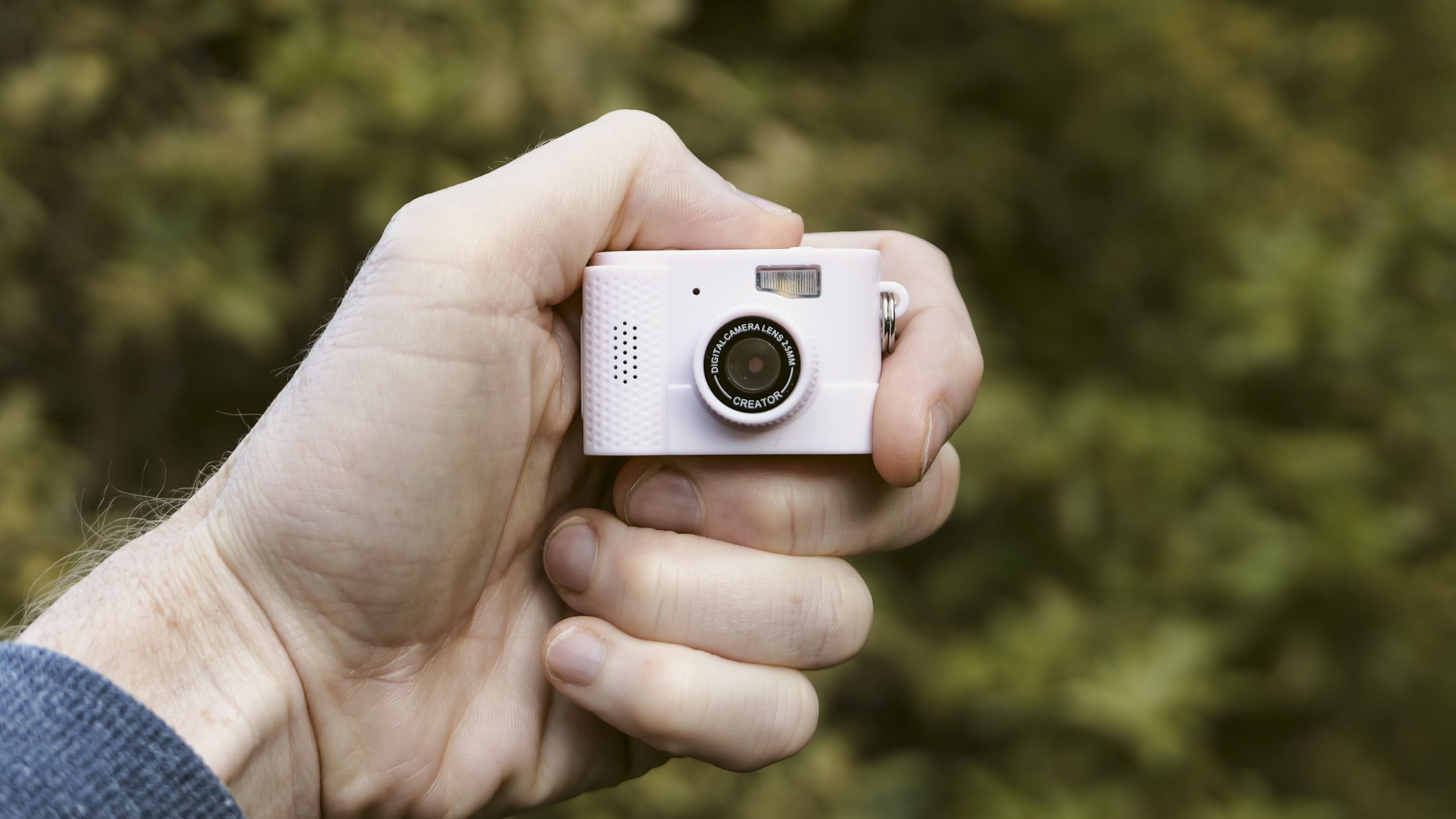 Forget the Kodak Charmera — this miniature digital camera is even smaller, even cheaper, and features a mini torch!