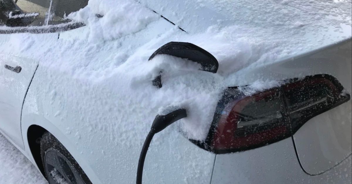 Tesla adds clever trick to release frozen charge cables with new software update