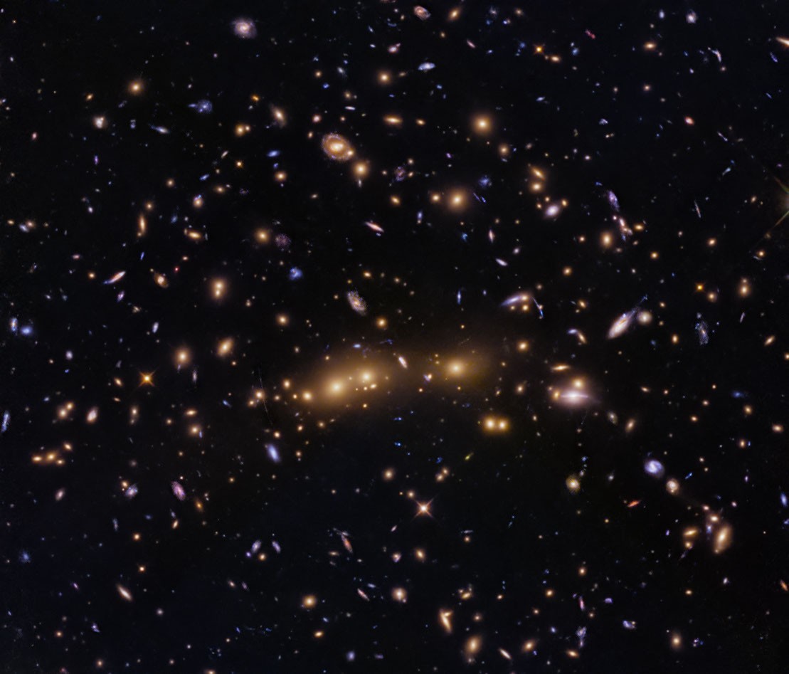 Hubble Glimpses Merging Galaxy Clusters – NASA Science