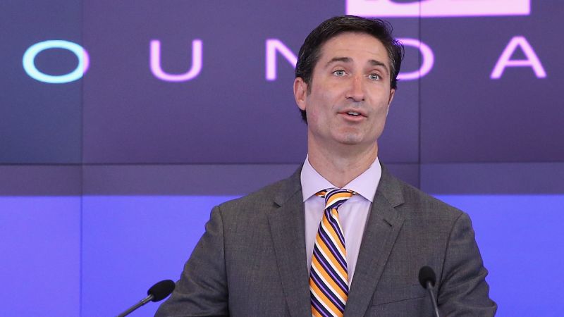 Starbucks is giving its new CEO Brian Niccol a private jet to commute between his California home and Seattle office | CNN Business