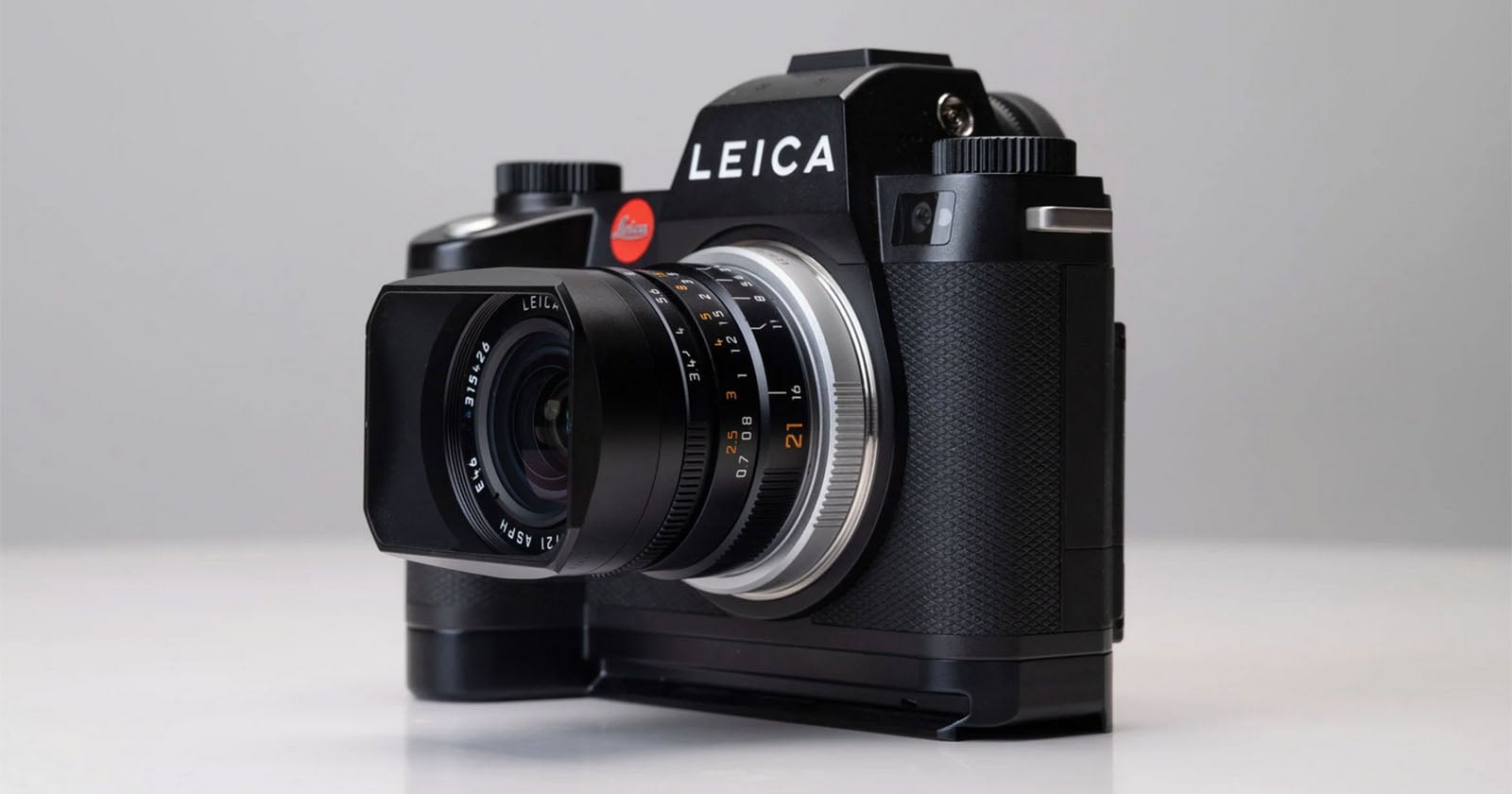 Helium Design Lab’s HeSL3 Interface Plate Promises To Be the Perfect Pairing for the New Leica SL3-P