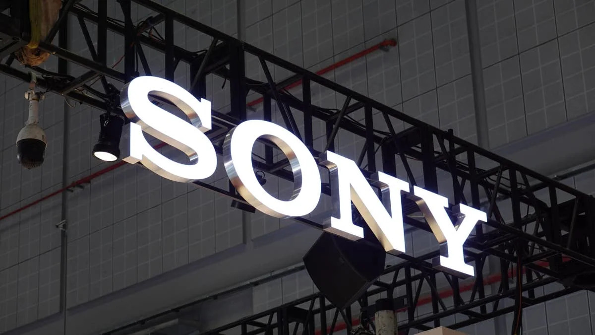 Sony’s mirrorless camera and lens bundle is cheaper than buying the body alone — only at Walmart