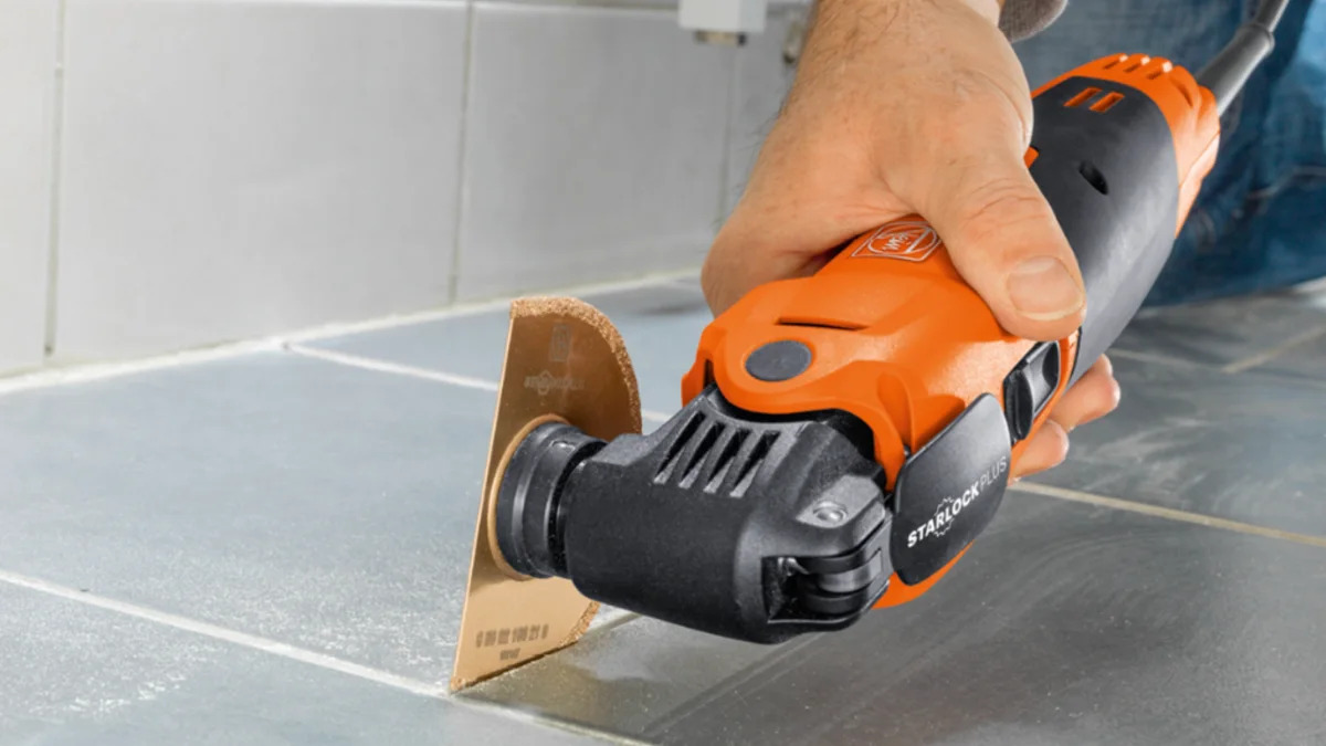 Why Contractors Swear by This “Do-It-All” Oscillating Multitool