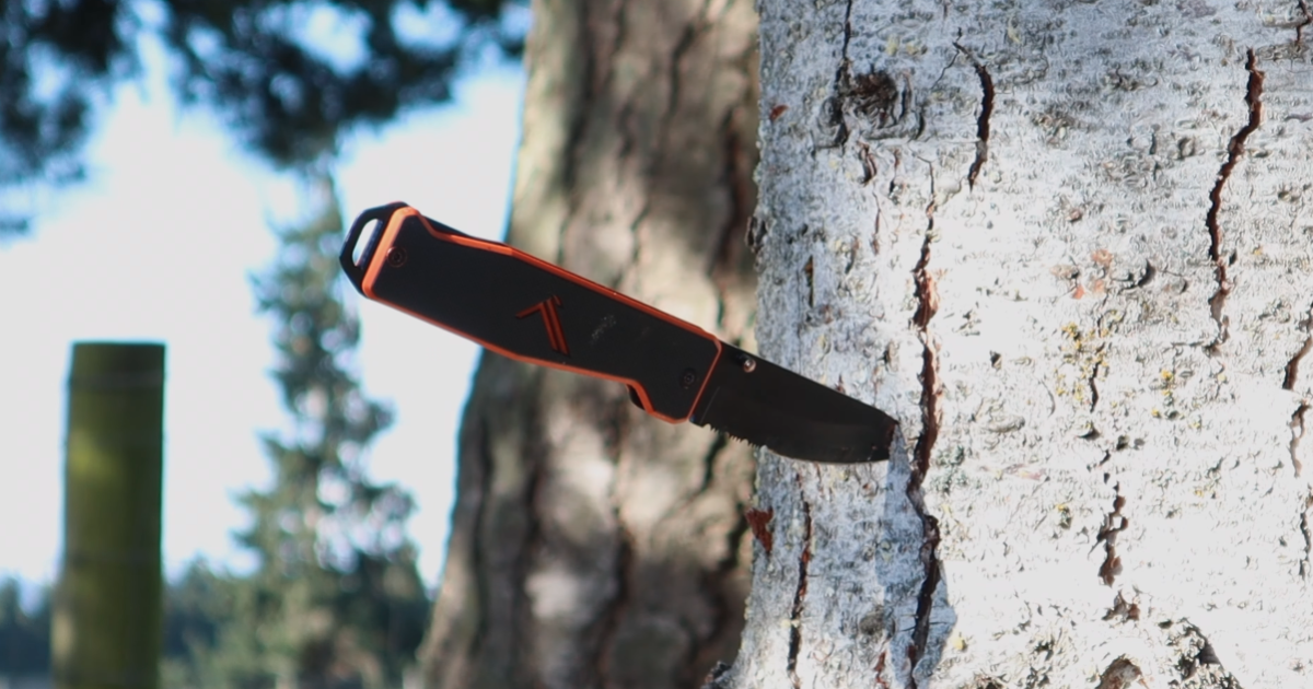 Stealthy rotatable multitool dial sneaks inside slim EDC knife
