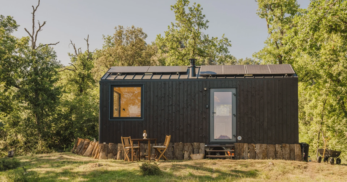 Off-grid-capable tiny house embraces small-living freedom