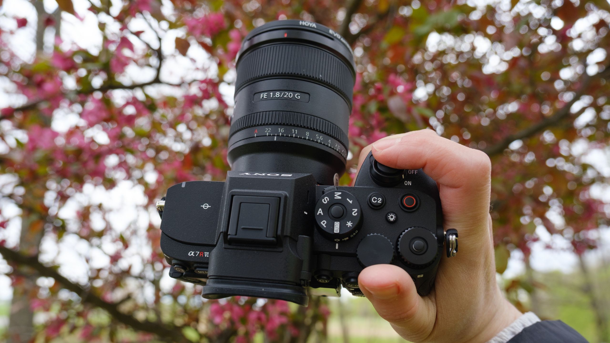 The trendiest mirrorless right now is no longer the Sony A7 V, but this new 30fps camera