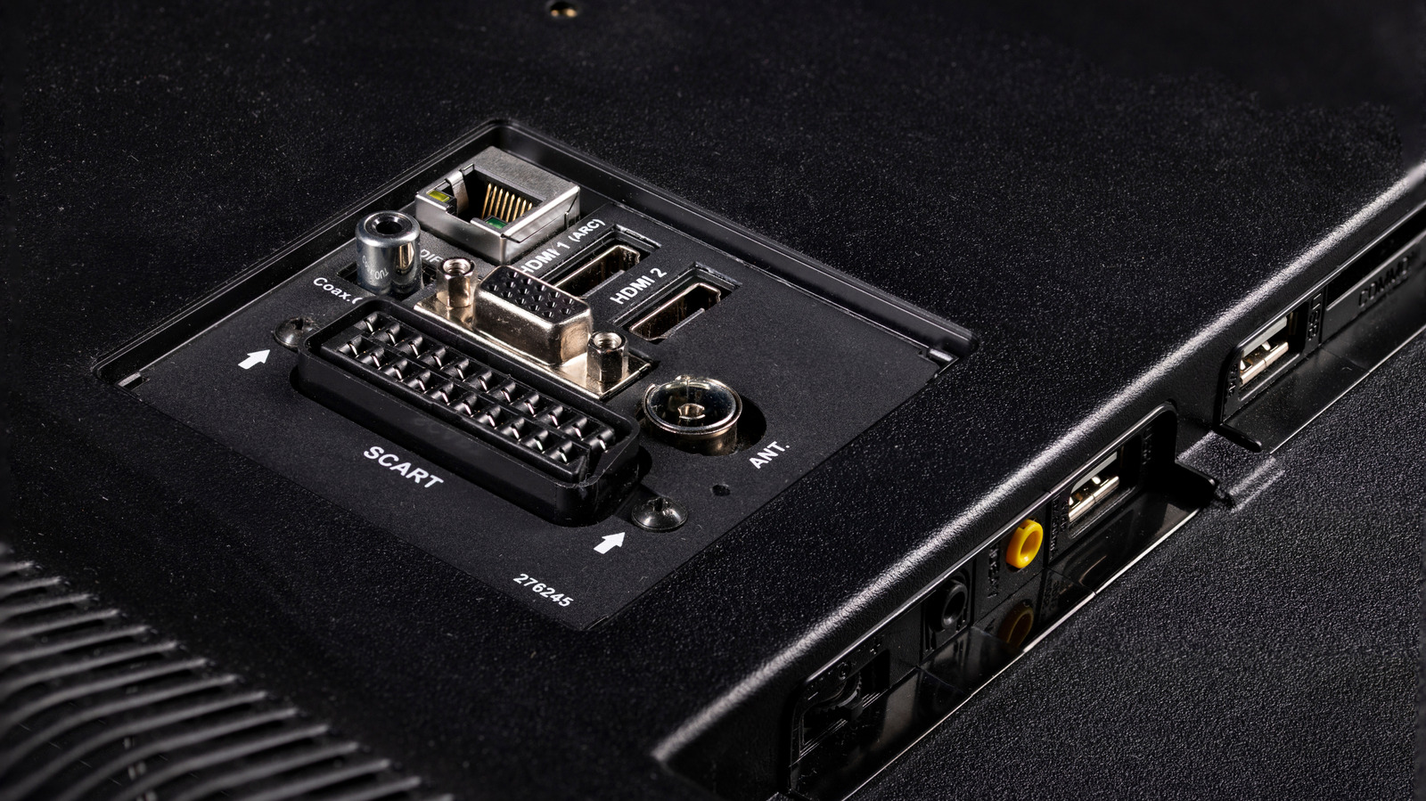 Your TV’s RS-232 Serial Port Can Do A Lot More Than You Probably Realized