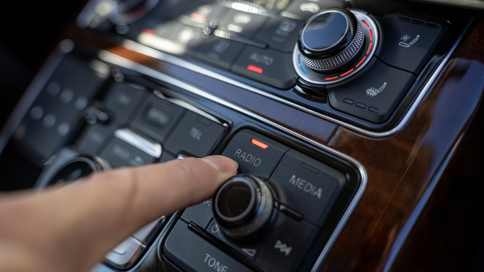 5 Highly-Rated Auto Zone Car Accessories That Can Upgrade Your Ride’s Audio