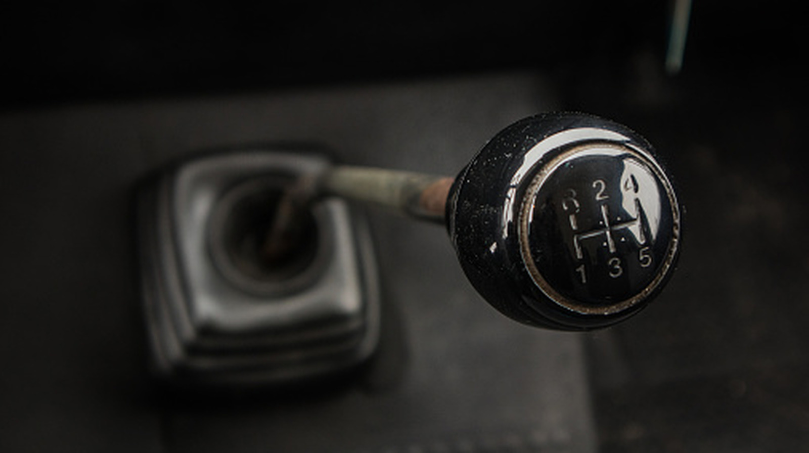Are All Gear Shift Knobs Universal?