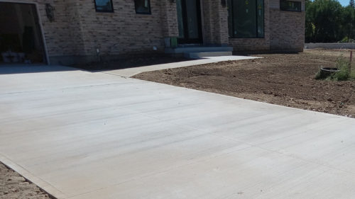 Concrete Pavers Vs. Poured Concrete: Which Driveway Lasts Longer?
