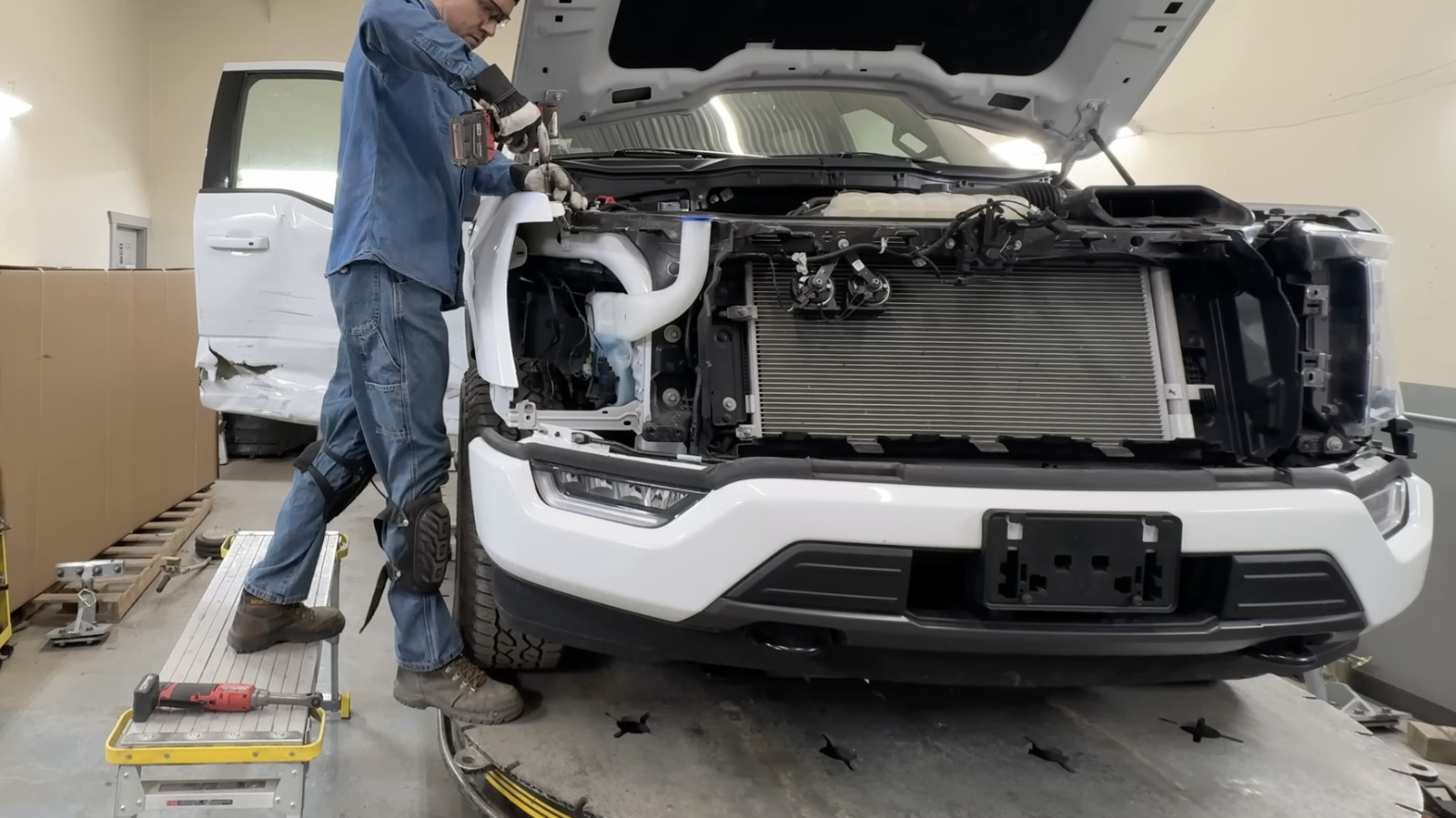 Ford CEO Says Modern Cars Are Too ‘Complicated’ For Home Mechanics To Repair