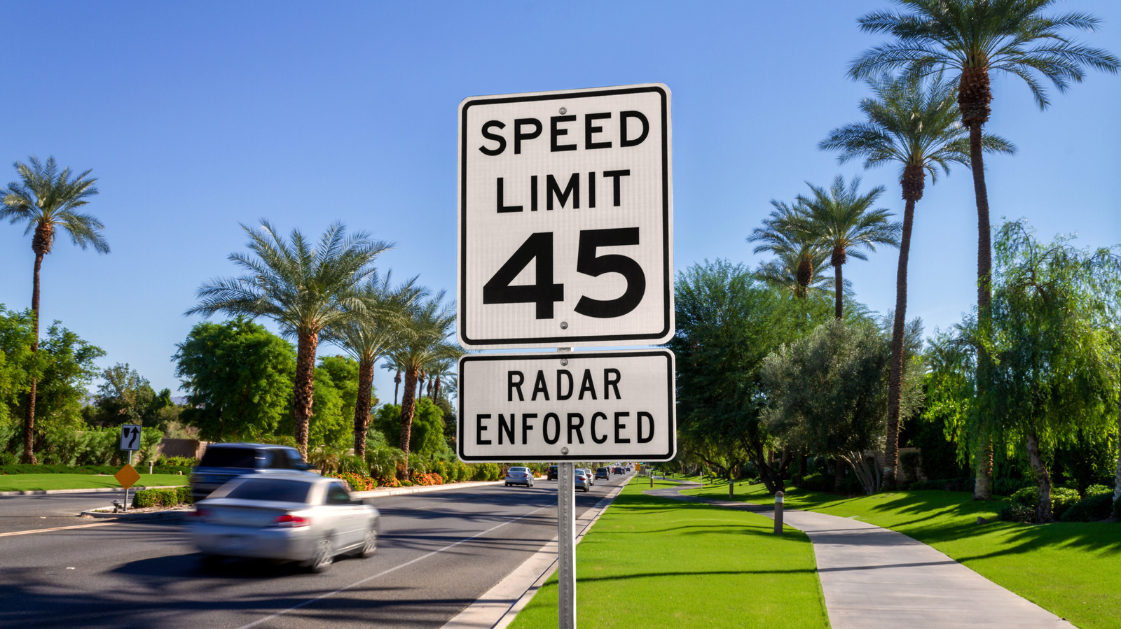Why Are Some Speed Limit Signs Smaller Than Others? – SlashGear