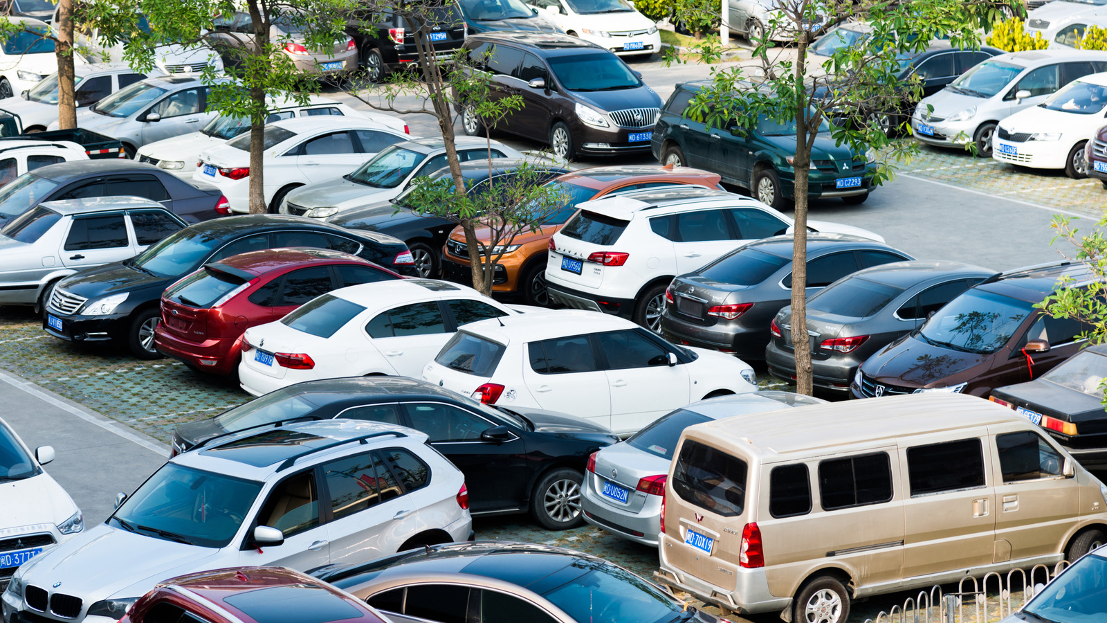 What’s The Speed Limit In A Parking Lot? Slow – And Here’s Why – SlashGear