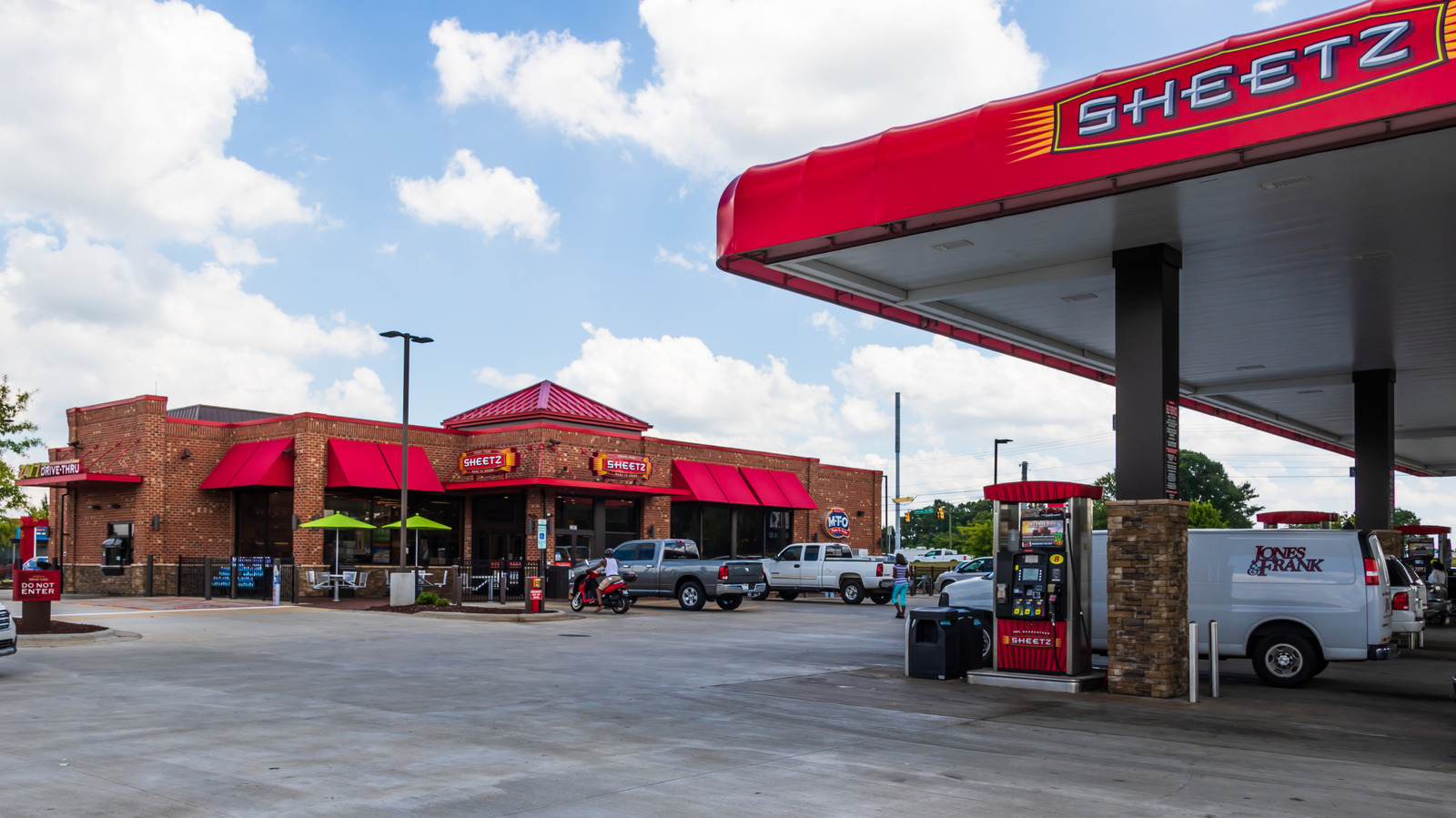 Unwritten Rules Drivers Should Know When Making A Pit Stop At Sheetz – SlashGear