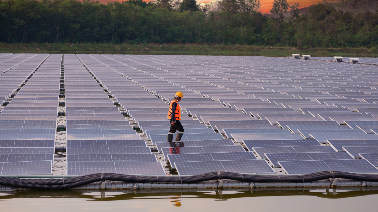 Australia’s Floating Solar Panels Solve Two Resource Problems At Once – SlashGear