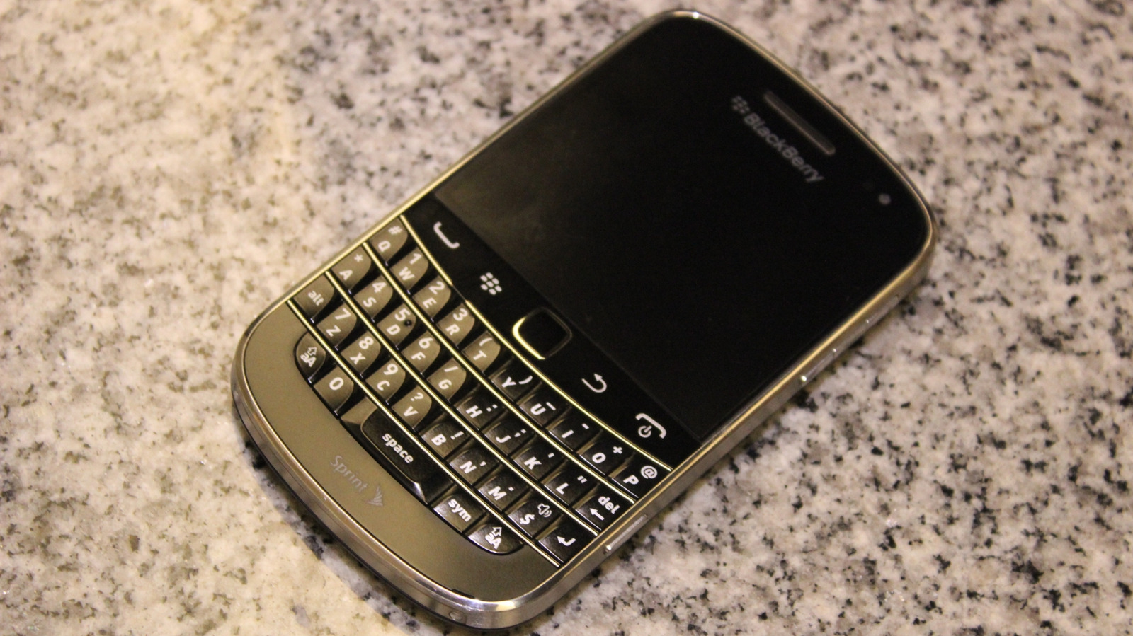 Miss Your Old Blackberry? These 4 New Phones Are A Close Alternative – SlashGear