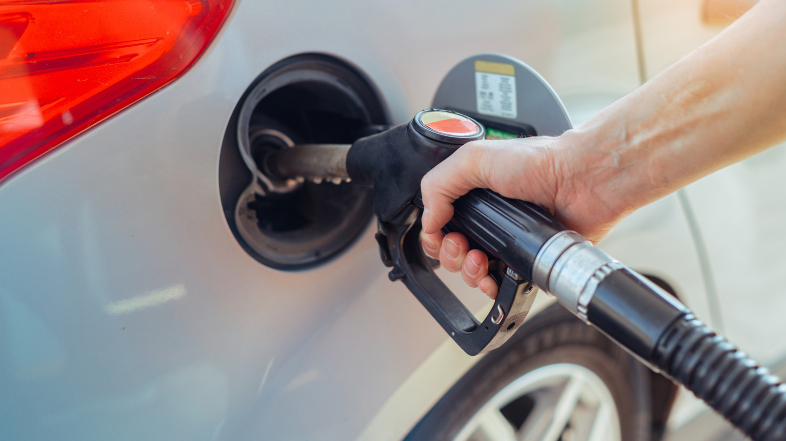 What’s The Difference Between Nitro Fuel And Regular Gas? – SlashGear