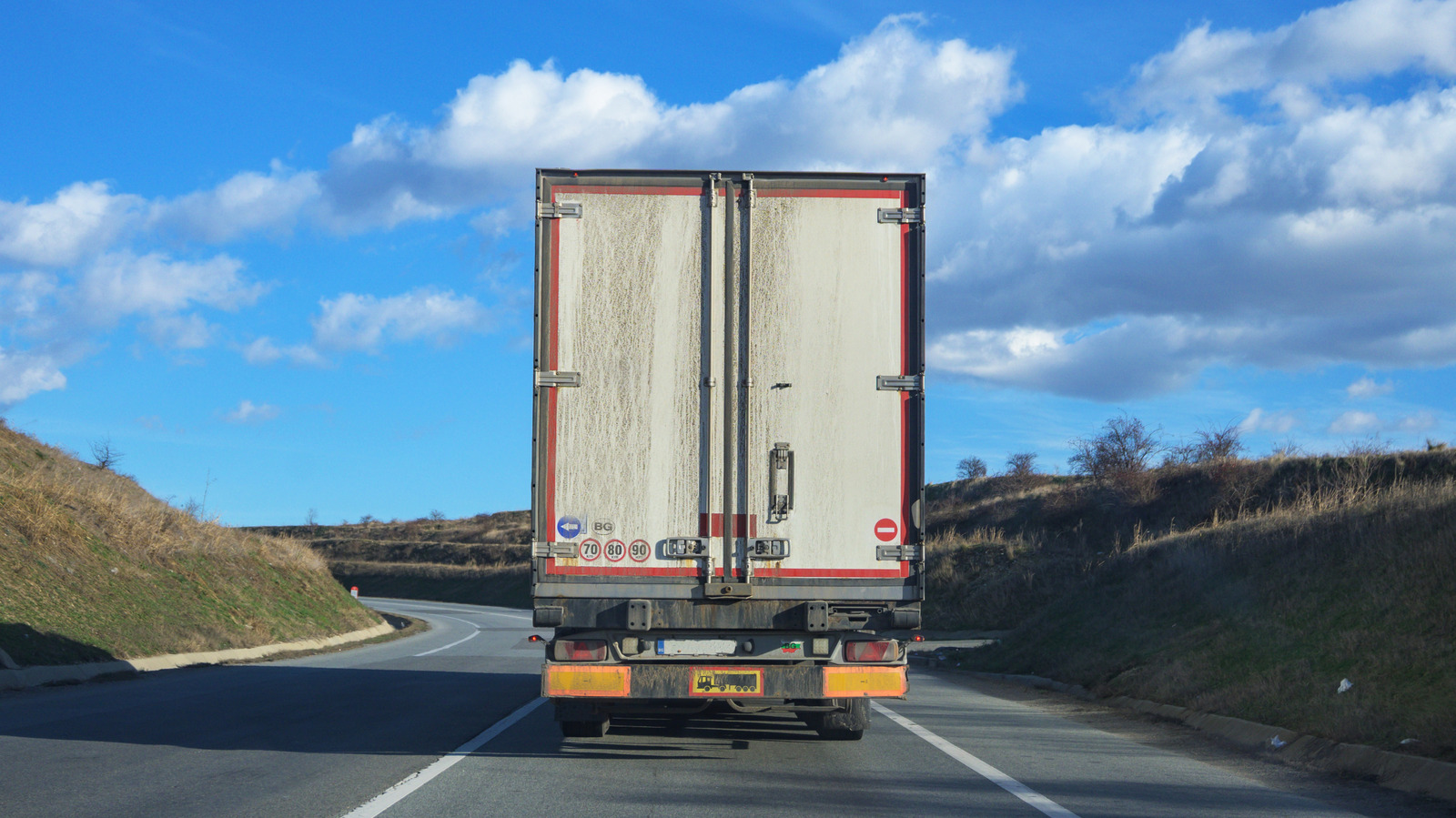 Why Do Trucks In Europe Have Multiple Speed Limit Stickers On The Back? – SlashGear
