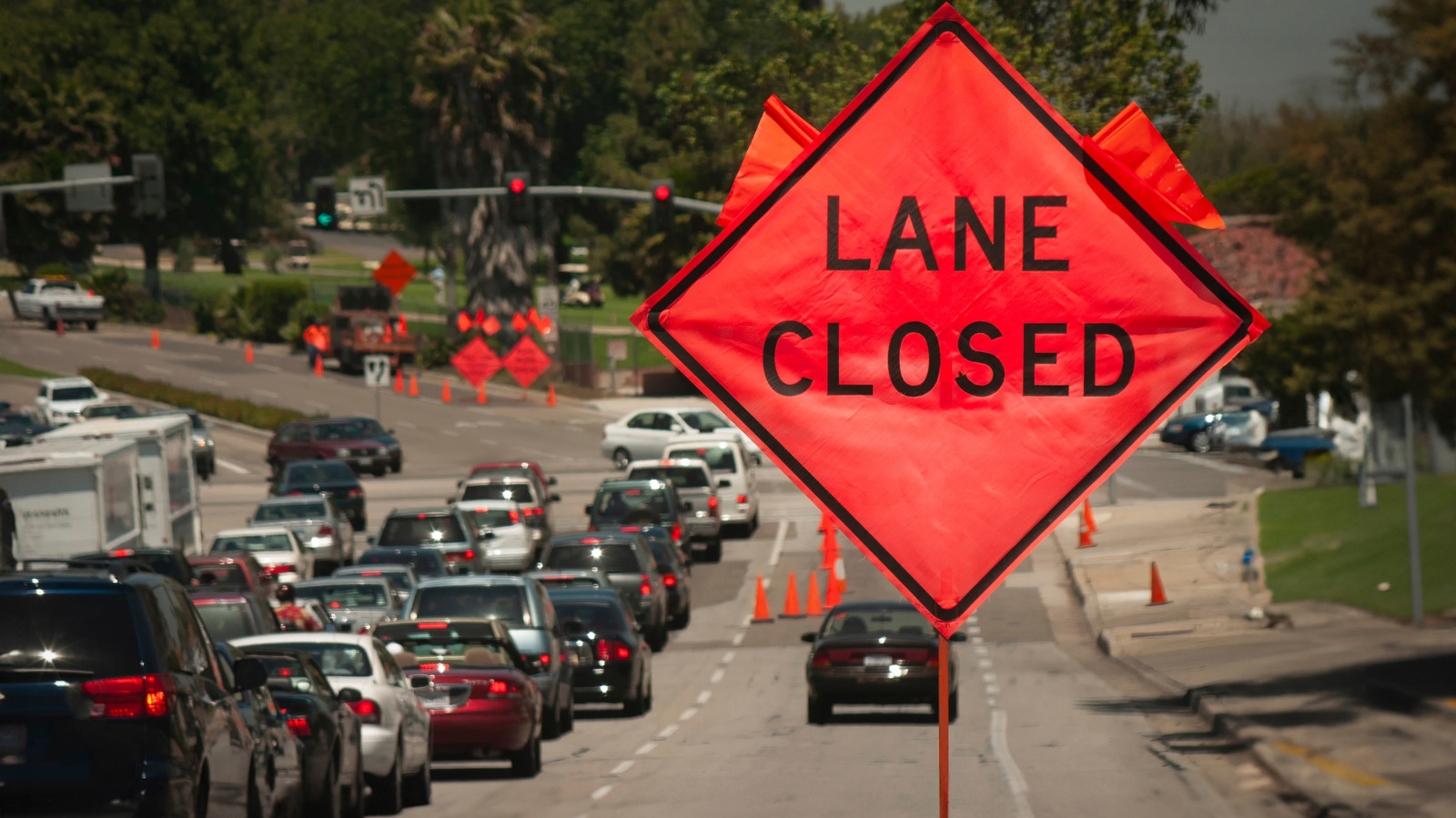 What Is The Zipper Merge ‘Law’ And Why Do Most Drivers Do It Wrong? – SlashGear